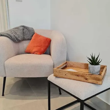 Lovely King Bed Apartment Gibraltar