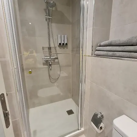 Lovely King Bed Apartment Gibraltar